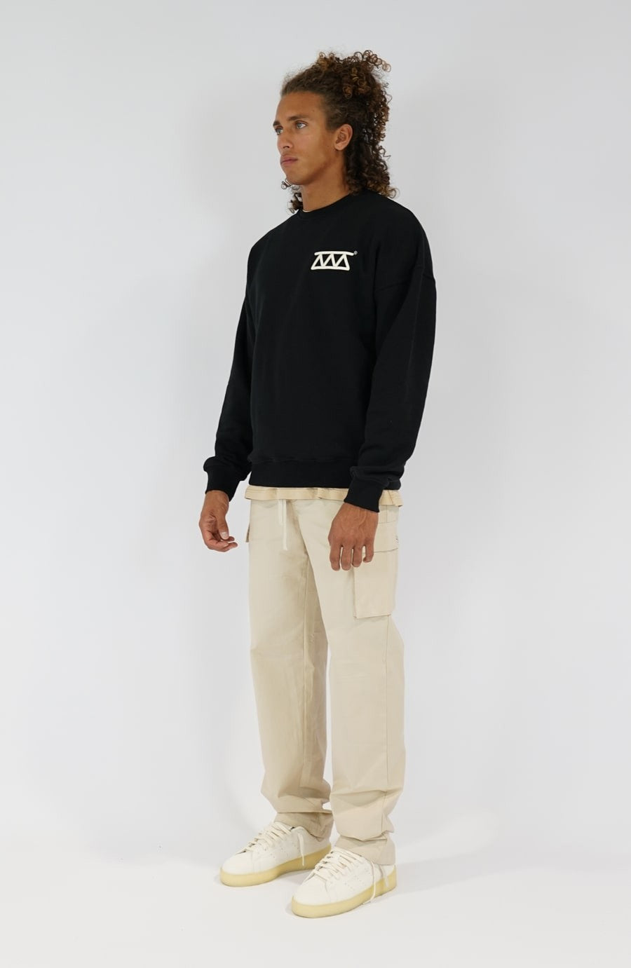 Relief black streetwear crewneck