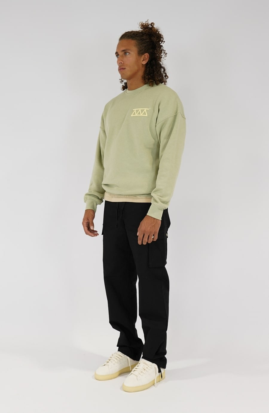 Relief olive streetwear crewneck