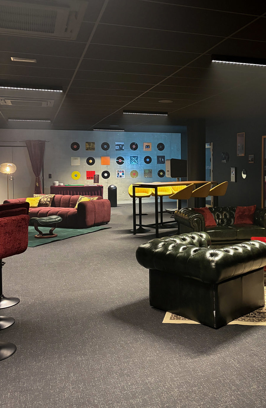 PLK À L’ARENA FUTUROSCOPE : VIVEZ L’EXPÉRIENCE HOLOGRAM LOUNGE BAR